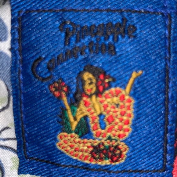 51) Pineapple Connection Hawaiian Shirt - Size Medium - Picture 4 of 5